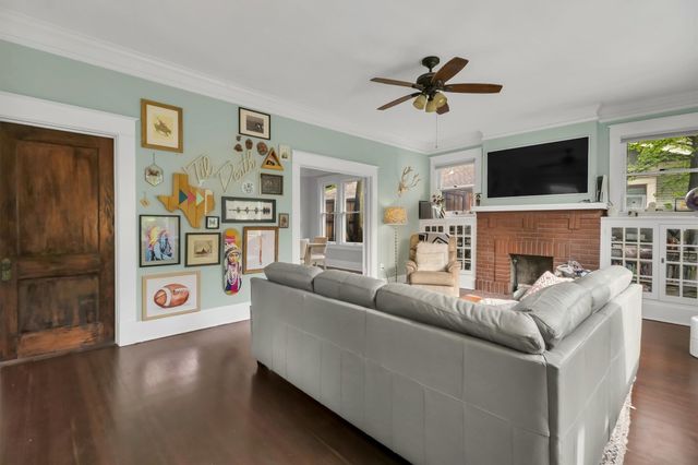 307 N Edgefield Avenue, Dallas, TX 75208