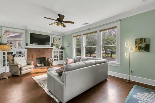 307 N Edgefield Avenue, Dallas, TX 75208