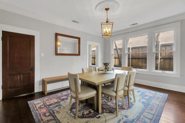 307 N Edgefield Avenue, Dallas, TX 75208