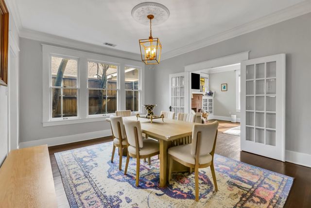 307 N Edgefield Avenue, Dallas, TX 75208