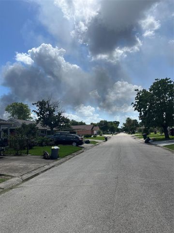 10417 Fairfax Street, Houston, TX 77029