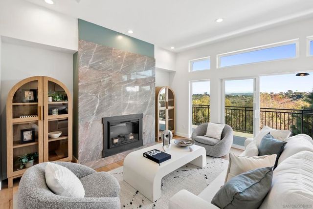 7875 Bellakaren Pl, La Jolla, CA 92037