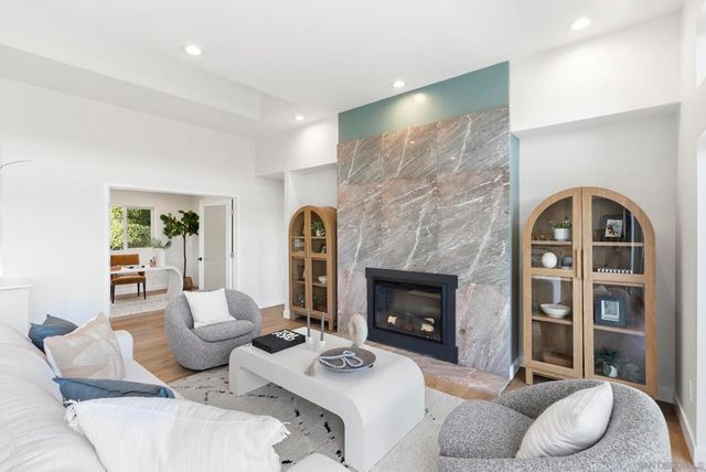 7875 Bellakaren Pl, La Jolla, CA 92037