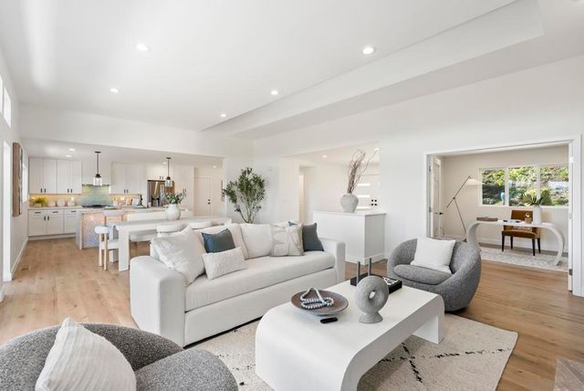 7875 Bellakaren Pl, La Jolla, CA 92037