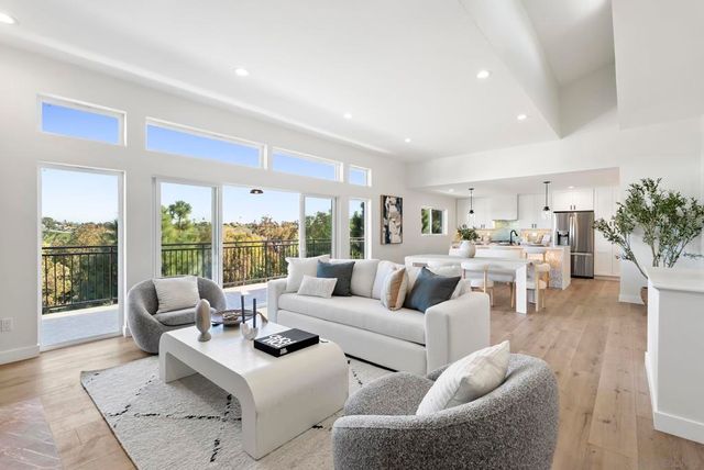 7875 Bellakaren Pl, La Jolla, CA 92037