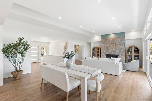 7875 Bellakaren Pl, La Jolla, CA 92037