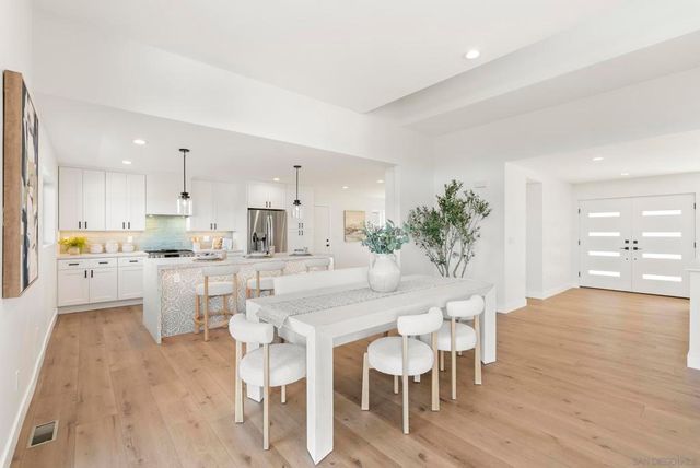 7875 Bellakaren Pl, La Jolla, CA 92037