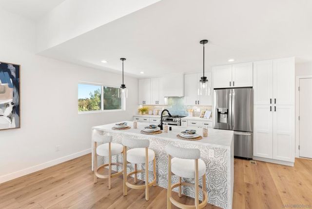 7875 Bellakaren Pl, La Jolla, CA 92037