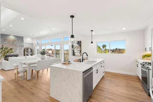 7875 Bellakaren Pl, La Jolla, CA 92037