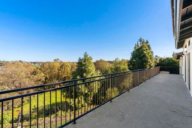 7875 Bellakaren Pl, La Jolla, CA 92037