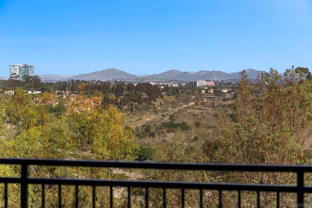 7875 Bellakaren Pl, La Jolla, CA 92037