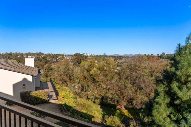 7875 Bellakaren Pl, La Jolla, CA 92037