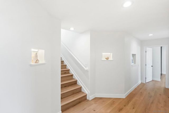 7875 Bellakaren Pl, La Jolla, CA 92037