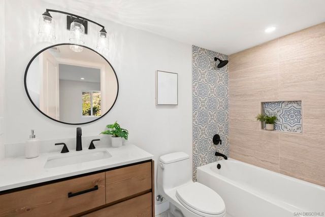 7875 Bellakaren Pl, La Jolla, CA 92037