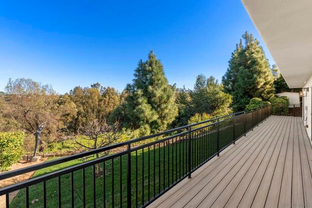 7875 Bellakaren Pl, La Jolla, CA 92037