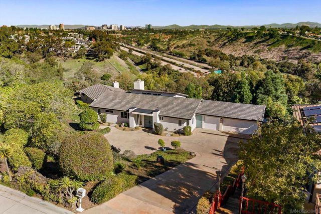 7875 Bellakaren Pl, La Jolla, CA 92037