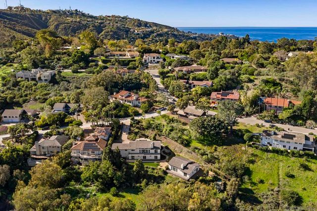 7875 Bellakaren Pl, La Jolla, CA 92037