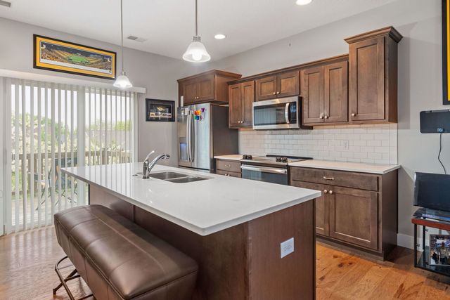 711 Cox Court, Leclaire, IA 52753
