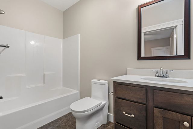 711 Cox Court, Leclaire, IA 52753