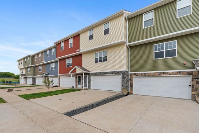 711 Cox Court, Leclaire, IA 52753