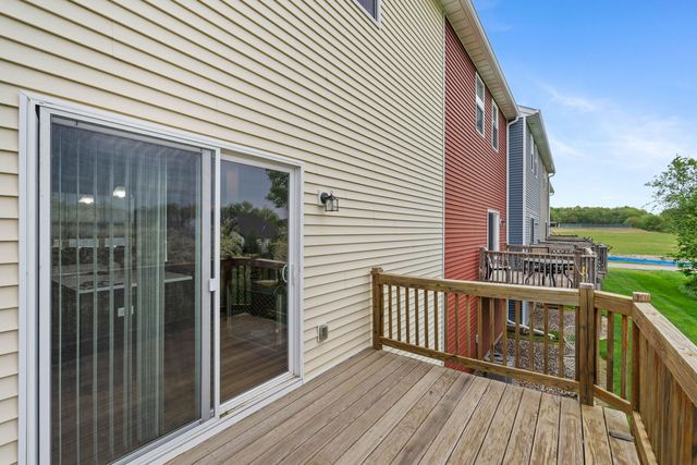 711 Cox Court, Leclaire, IA 52753