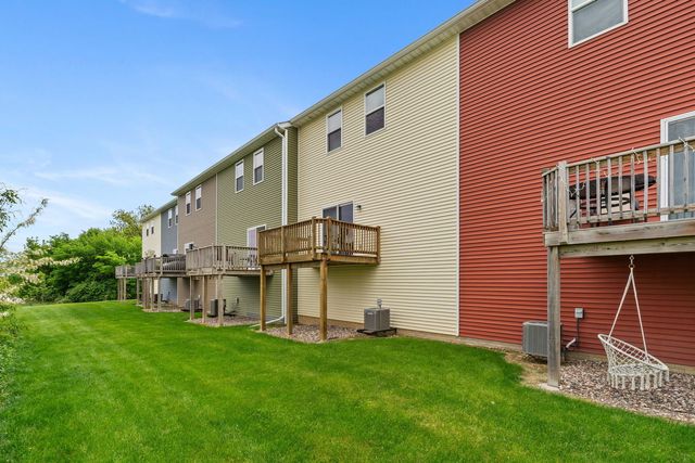 711 Cox Court, Leclaire, IA 52753