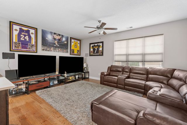 711 Cox Court, Leclaire, IA 52753