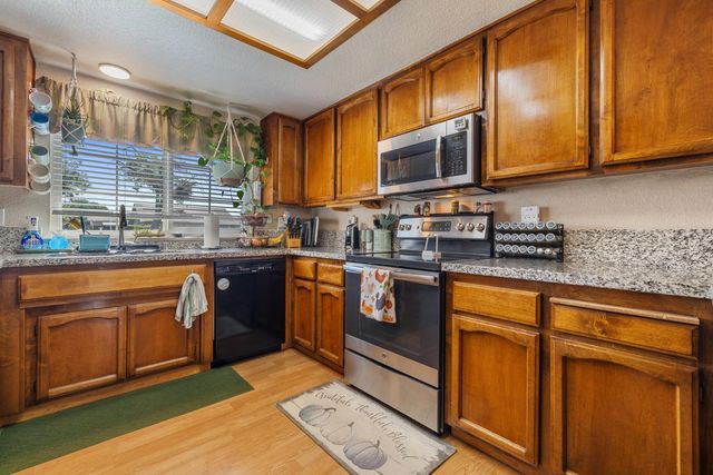 1121 Raymond Dr, Modesto, CA 95351