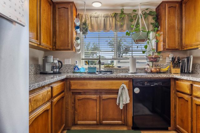 1121 Raymond Dr, Modesto, CA 95351