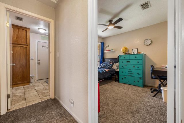 1121 Raymond Dr, Modesto, CA 95351