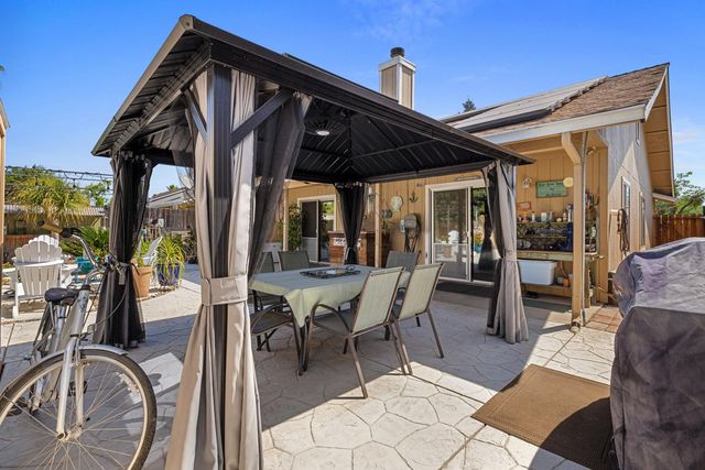 1121 Raymond Dr, Modesto, CA 95351