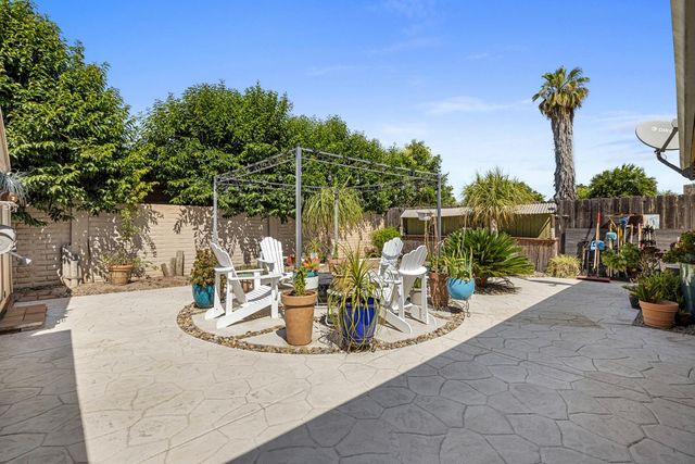 1121 Raymond Dr, Modesto, CA 95351