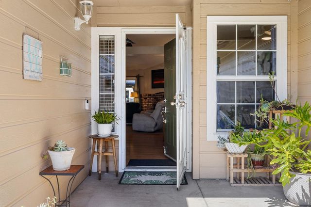 1121 Raymond Dr, Modesto, CA 95351