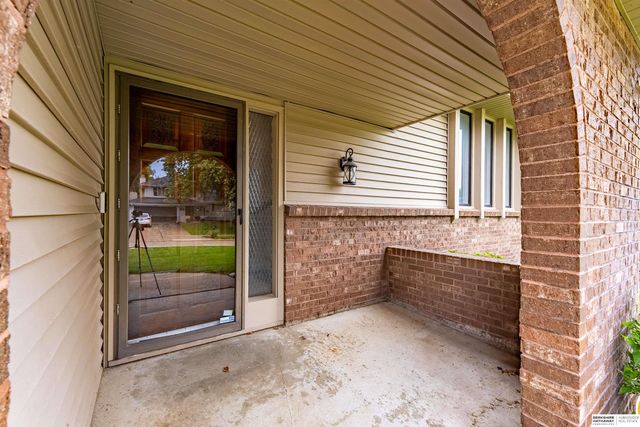5815 S 104th Avenue, Omaha, NE 68127