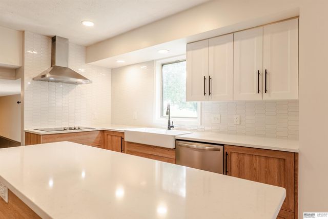 5815 S 104th Avenue, Omaha, NE 68127