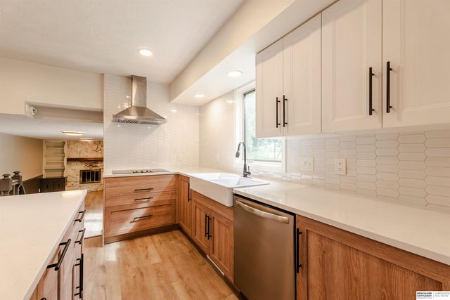 5815 S 104th Avenue, Omaha, NE 68127