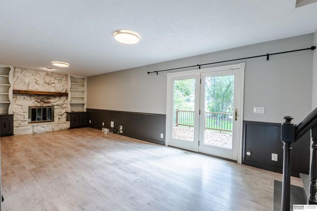 5815 S 104th Avenue, Omaha, NE 68127