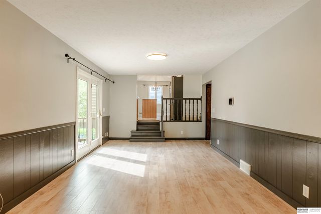 5815 S 104th Avenue, Omaha, NE 68127