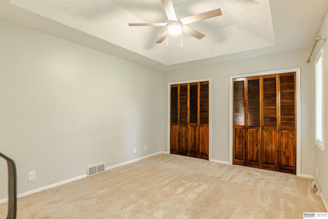 5815 S 104th Avenue, Omaha, NE 68127