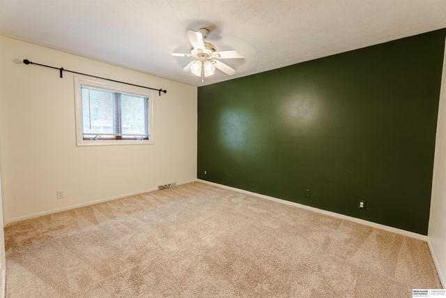 5815 S 104th Avenue, Omaha, NE 68127
