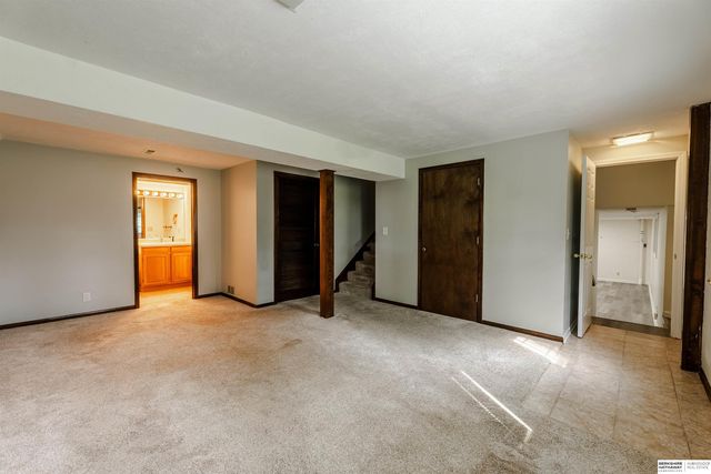 5815 S 104th Avenue, Omaha, NE 68127