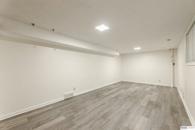 5815 S 104th Avenue, Omaha, NE 68127
