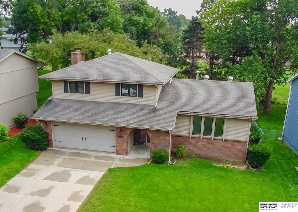 5815 S 104th Avenue, Omaha, NE 68127