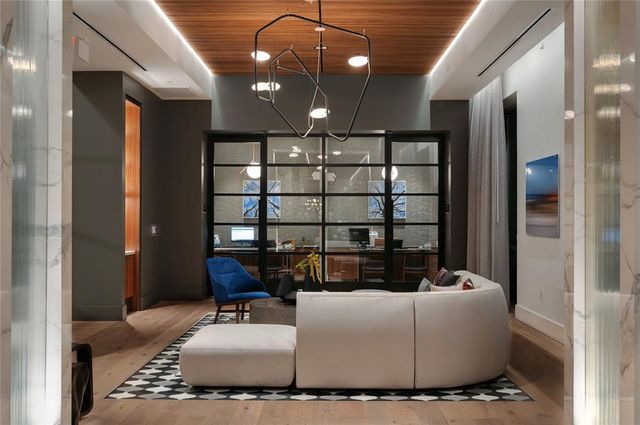 160 Birdsall Street 1327, Houston, TX 77007