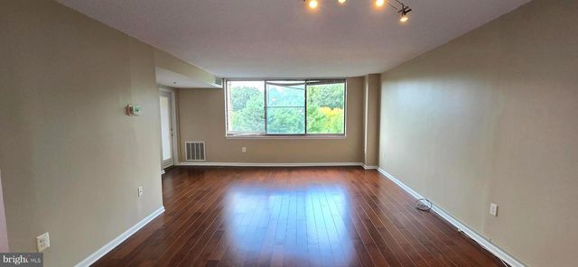 10101 GROSVENOR PL #817, Rockville, MD 20852