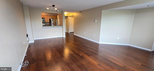10101 GROSVENOR PL #817, Rockville, MD 20852