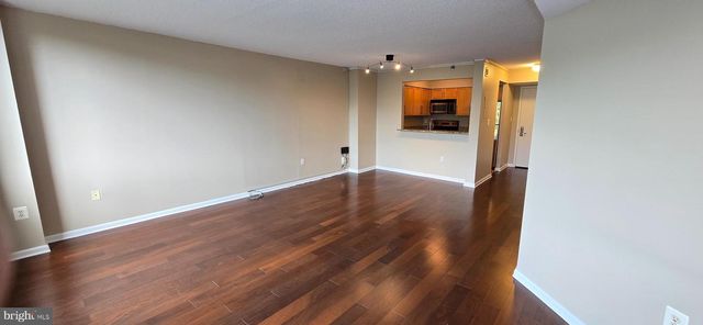 10101 GROSVENOR PL #817, Rockville, MD 20852