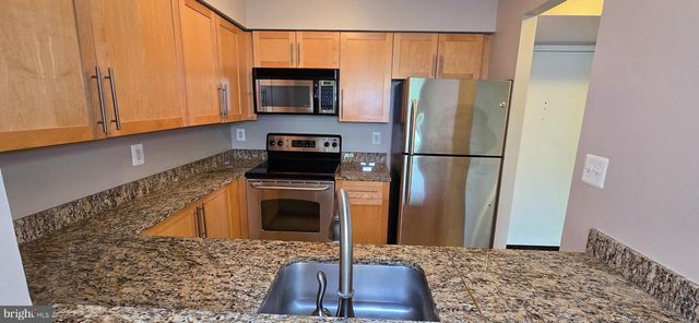 10101 GROSVENOR PL #817, Rockville, MD 20852