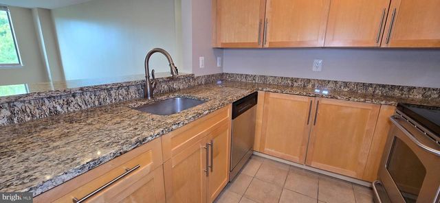 10101 GROSVENOR PL #817, Rockville, MD 20852