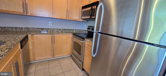 10101 GROSVENOR PL #817, Rockville, MD 20852
